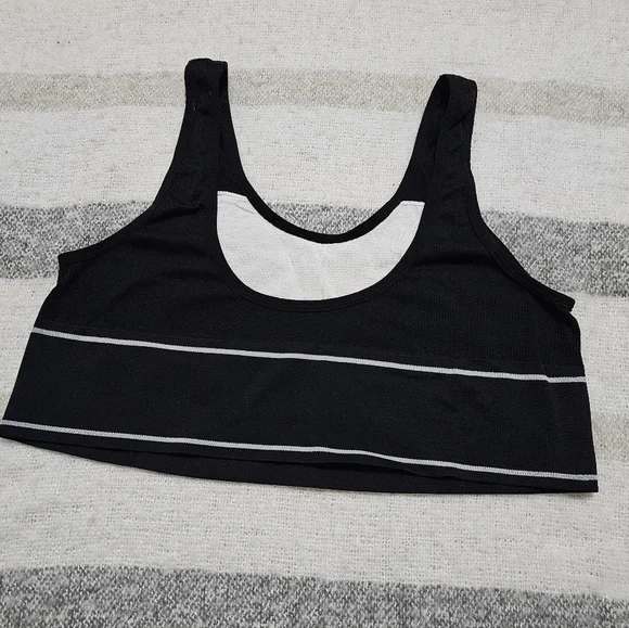 4/$20- DanShen Black Sports Bra - Picture 4 of 5